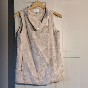 Elijah blush faux fur vest, fully lined, side pockets, snap front, size S